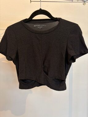 Beyond Yoga Black Cropped Twist-Front Tee